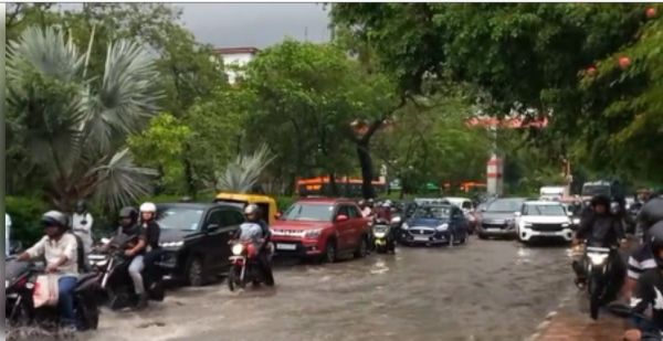 दिल्ली-एनसीआर में बारिश से मिली गर्मी और प्रदूषण से राहत