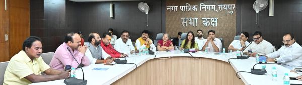 जल प्रहार: मीनल ने पूर्व महापौरों व सभापतियों से लिए सुझाव