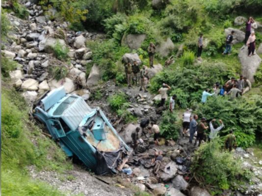 जम्मू-कश्मीर के उधमपुर में सीआरपीएफ का बंकर व्हीकल खाई में गिरा, दो जवान शहीद