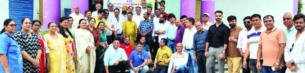 सेंट्रल लाइब्रेरी परिसर में चेम्बर का एक पेड़ छत्तीसगढ़ महतारी के नाम पौधरोपण