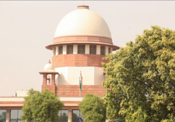 सुप्रीम कोर्ट ने दिल्ली-एनसीआर से आवारा कुत्तों को हटाने का दिया आदेश, कहा- देरी बर्दाश्त नहीं होगी 