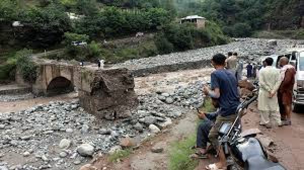 पाकिस्तान में भीषण बारिश से हालात बदतर, 670 से ज़्यादा लोगों की मौत
