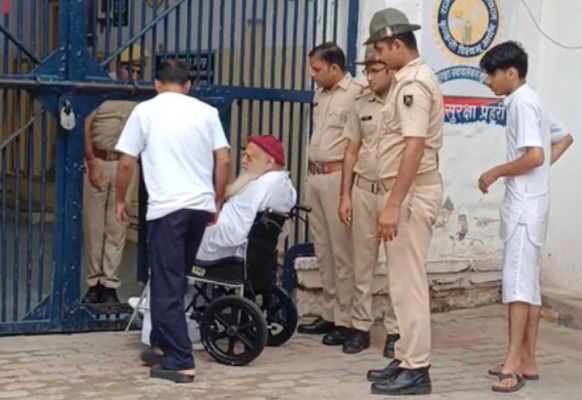 आसाराम बापू जोधपुर जेल लौटे, कोर्ट ने नहीं बढ़ाई अंतरिम जमानत