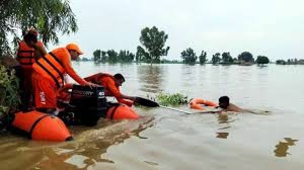 पंजाब में बाढ़ से अब तक 30 लोगों की मौत, तीन लाख एकड़ फसल बर्बाद