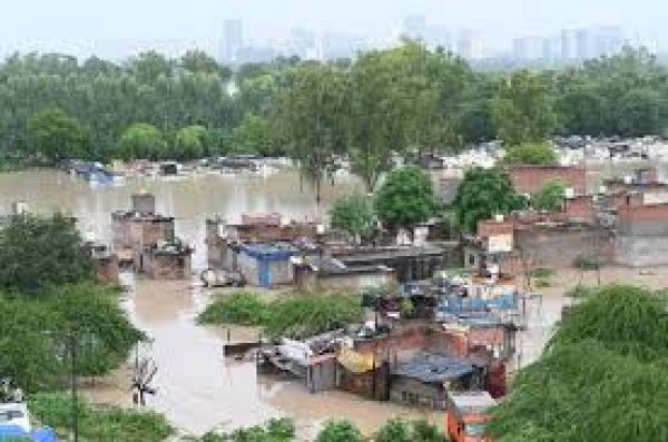 दिल्ली: यमुना का जलस्तर 207 मीटर के ऊपर