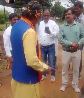 देखें VIDEO :  ​...लोग तुम्हारी पिटाई करेंगे 