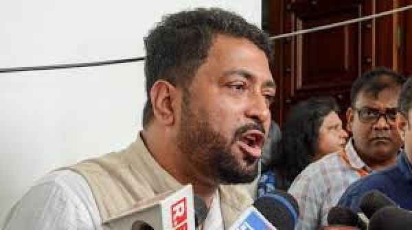 पश्चिम बंगालः विधानसभा में हंगामे के बीच बीजेपी के पांच विधायक निलंबित