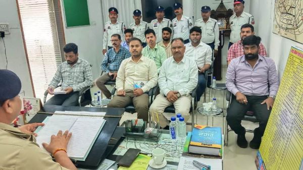 हाईवे पर ढाबे के सामने खड़ी भारी गाड़ियां मनमाने समय तक खड़ी नहीं रह सकेंगी