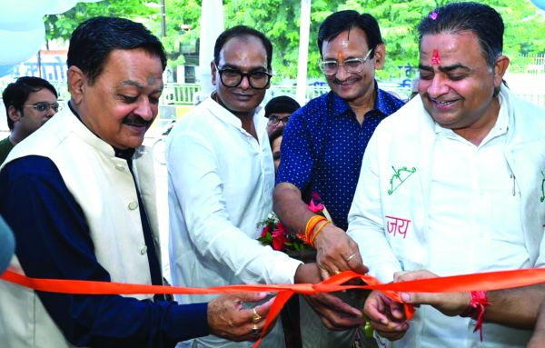 शंकर नगर रायपुर में साड़ी शोरूम अजमेरा ट्रेंड्स की भव्य लांचिंग