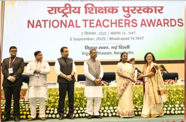 राष्ट्रपति मुर्मू ने शिक्षकों को किया सम्मानित, कहा- एनईपी से भारत बनेगा ज्ञान की महाशक्ति