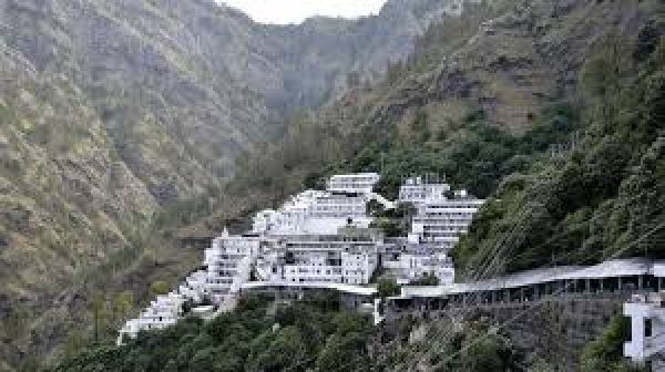 भारी बारिश के कारण जम्मू-श्रीनगर राष्ट्रीय राजमार्ग खुलने में बाधा, वैष्णो देवी यात्रा स्थगित