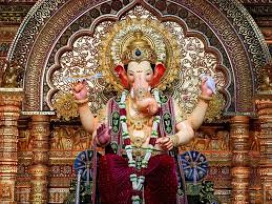 ज्वारभाटा के कारण हुई देरी, लालबागचा राजा की प्रतिमा का विसर्जन रात करीब 11 बजे होने की संभावना
