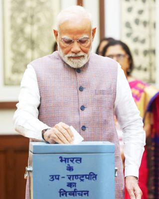 उप राष्ट्रपति चुनाव के लिए मतदान संपन्न, प्रधानमंत्री और कई प्रमुख नेताओं ने डाला वोट