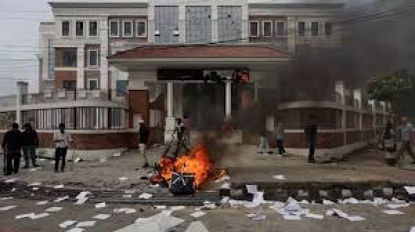 नेपाल के पूर्व प्रधानमंत्री खनल की पत्नी की हालत गंभीर: मीडिया रिपोर्ट