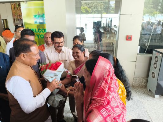 सीएम का जगदलपुर एयरपोर्ट पर स्वागत