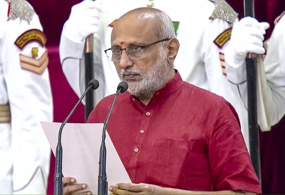 सी पी राधाकृष्णन ने भारत के 15वें उपराष्ट्रपति के तौर पर शपथ ली