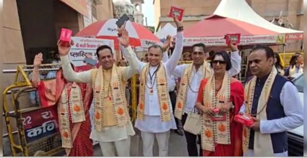 मॉरीशस के प्रतिनिधिमंडल ने काशी विश्वनाथ मंदिर में की पूजा-अर्चना 