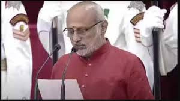 राधाकृष्णन ने राज्यसभा के सभापति के रूप में पदभार ग्रहण किया