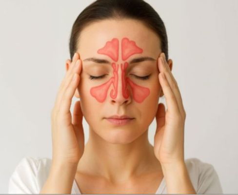 सिरदर्द और बंद नाक को न करें नजरअंदाज, हो सकता है साइनसाइटिस! आयुर्वेद से जानें राहत के उपाय