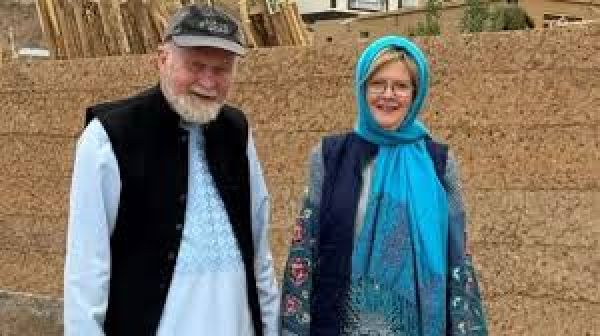 तालिबान की क़ैद में महीनों तक रहने के बाद ब्रिटिश दंपती रिहा हुए