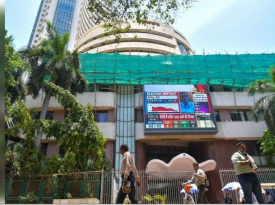 शेयर बाजार में तेजी का असर! शीर्ष 10 में से सात कंपनियों का पूंजीकरण 1.18 लाख करोड़ रुपए बढ़ा 