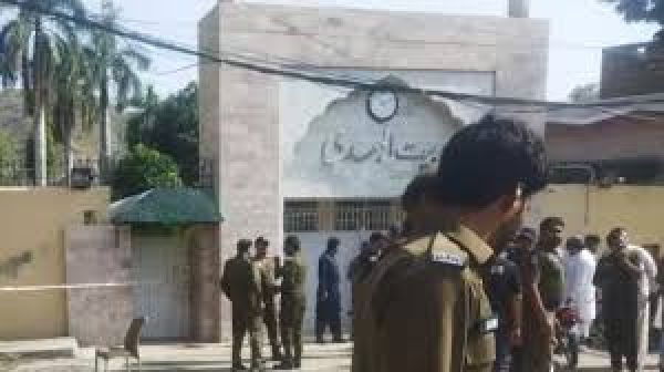 पाकिस्तान में अहमदिया समुदाय की मस्जिद पर हमला, चार लोग घायल