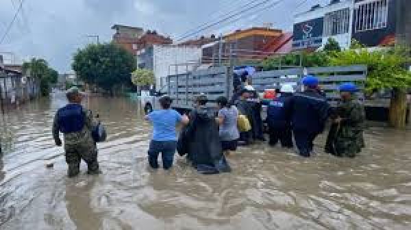 मेक्सिको में भारी बारिश के कारण बाढ़ और भूस्खलन में कम से कम 41 लोगों की मौत