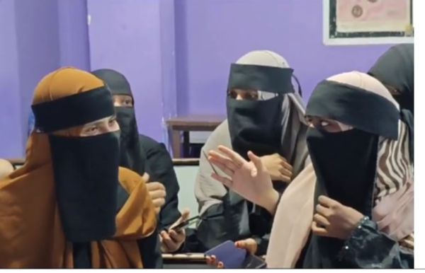 केरल हिजाब विवाद : एसडीपीआई ने राज्यव्यापी परिपत्र जारी करने की मांग की, शिक्षा मंत्री के बयान को लागू करने का दबाव