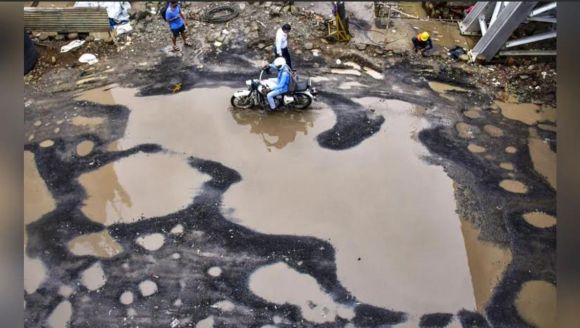 ‘छत्तीसगढ़’ का  संपादकीय : सडक़ों के खराब होने की एक नहीं, कई वजहें हैं...