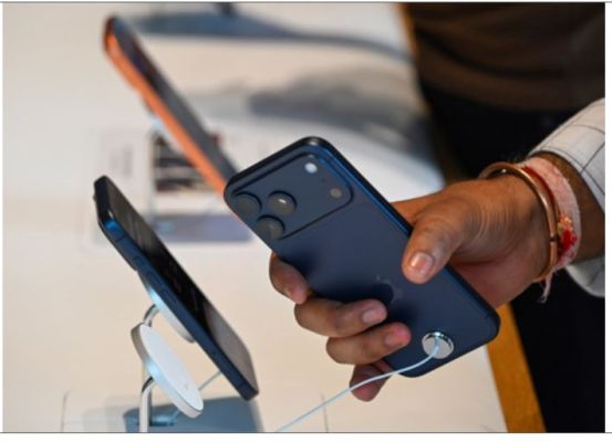 विशेषज्ञों ने आईफोन 17 सीरीज से दीयों और मोमबत्तियों के त्योहार दिवाली के फोटोग्राफ क्लिक करने के दिए टिप्स