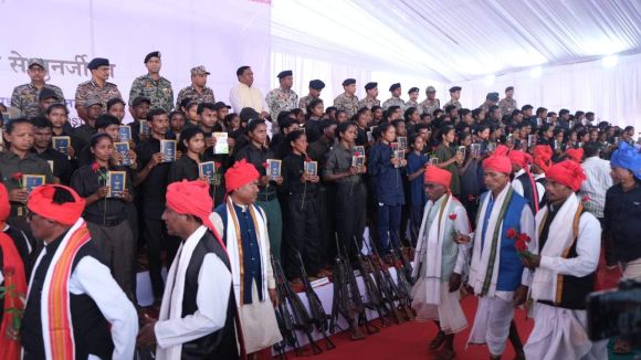 ‘छत्तीसगढ़’ का  संपादकीय :  नक्सलियों का हथियार छोडऩा, सरकार की एक बड़ी कामयाबी