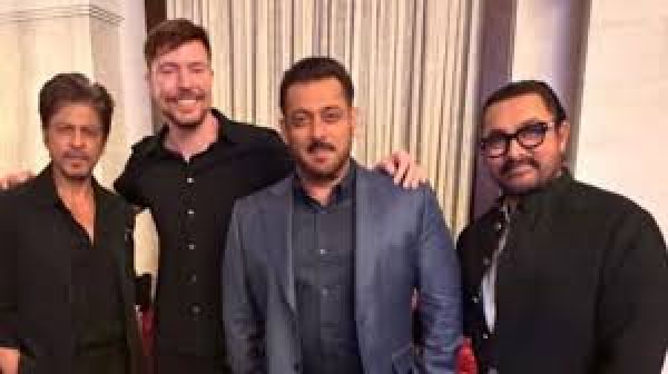 शाहरुख, सलमान, आमिर ने रियाद में मंच साझा किया; साथ में फिल्म बनाने के दिए संकेत