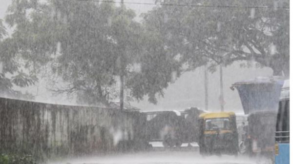 केरल में भारी बारिश, पांच जिलों में ऑरेंज अलर्ट, एक की मौत 