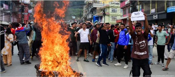 जेन-जी प्रदर्शन : इतने गुस्से में  क्यों हैं एशिया के नौजवान?