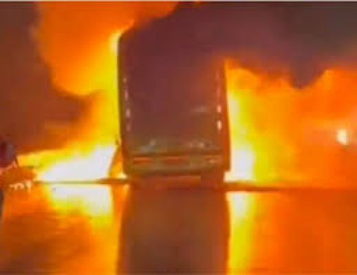 हैदराबाद से बेंगलुरु जा रही थी बस, बाइक से टक्कर के बाद लगी आग और अब तक 19 की मौत