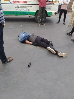 वीआईपी चौक में बस ने ली बाइक सवार की जान