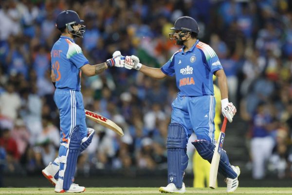 सिडनी में 'रो-को' का जलवा, अटूट साझेदारी के साथ भारत को दिलाई 9 विकेट से जीत