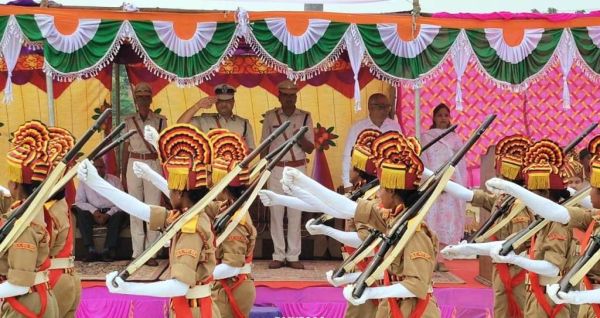 महिला नगर सैनिकों ने दीक्षांत समारोह में किया शानदार मार्चपास्ट