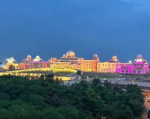 रौशनी से सराबोर न‌ई विधानसभा की पहली तस्वीर 