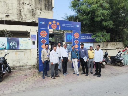 सील करने पहुंची टीम को देखते ही बकायादार ने चैक दिया 