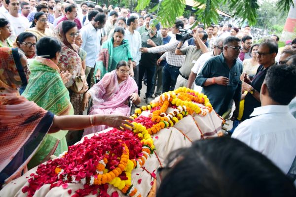 विनोद माहेश्वरी की देह परिवार और मित्रों ने जाकर मेडिकल कॉलेज को सौंपी