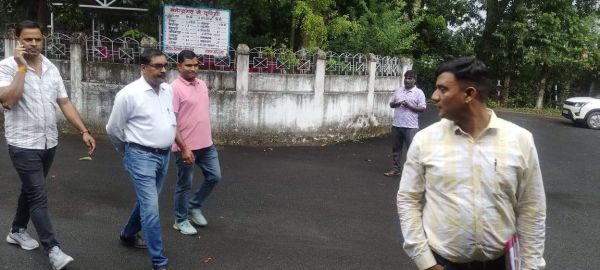 पीडब्ल्यूडी के सब इंजीनियर रिश्वत लेते गिरफ्तार