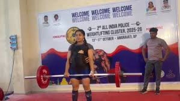 सात महीने की गर्भवती दिल्ली पुलिस की कॉन्सटेबल ने भारोत्तोलन में कांस्य पदक जीता