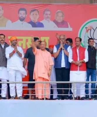 लालगंज, की सभा में बृजमोहन और योगी आदित्यनाथ ने भरी हुंकार