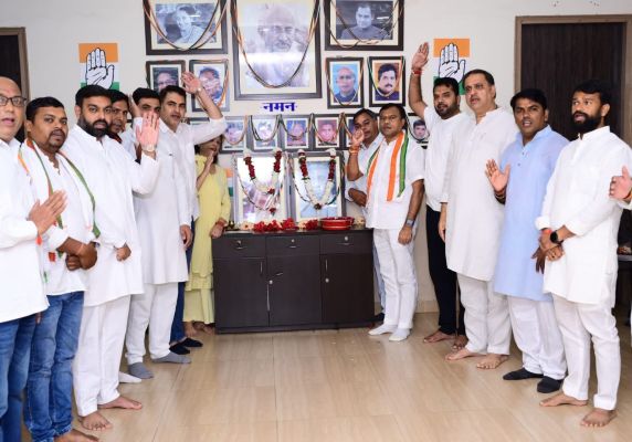 कांग्रेस ने सरदार पटेल और इंदिरा गांधी को नमन किया