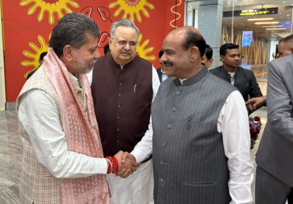 लोकसभा स्पीकर ओम बिड़ला पहुंचे, स्वागत