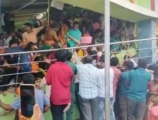 आंध्र में काशीबुग्गा मंदिर में भगदड़ : कम से कम सात की मौत