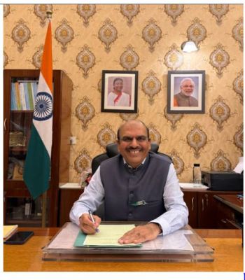 आईडीएएस अधिकारी राजकुमार अरोड़ा ने रक्षा सेवा के वित्तीय सलाहकार का पदभार संभाला 