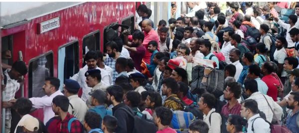 बिहार: क्या वाकई भारी पड़ेगा पलायन का मुद्दा