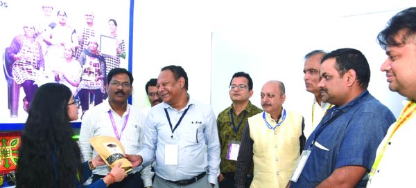 बालको पैवेलियन में सामुदायिक विकास-गाथा देखने उमड़ी भीड़